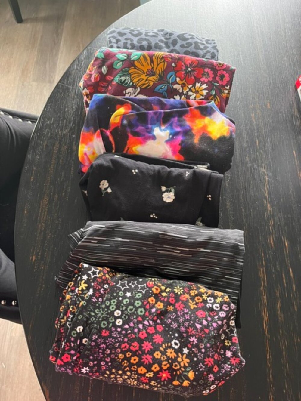 LOT OF 6 LEGGINGS    M